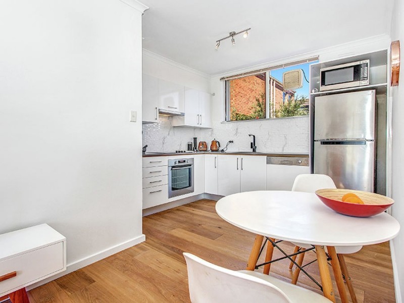 2/11 Egginton Street, Brunswick West VIC 3055