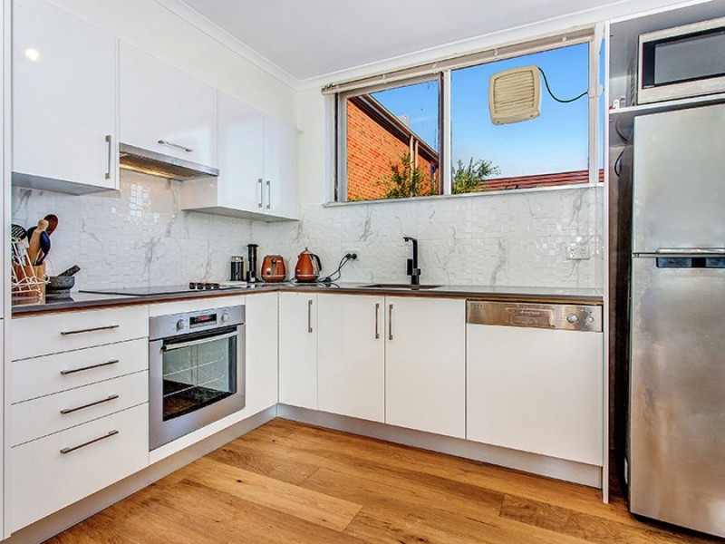 2/11 Egginton Street, Brunswick West VIC 3055