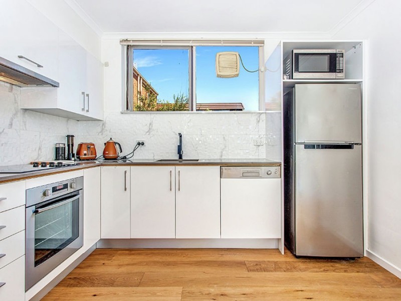 2/11 Egginton Street, Brunswick West VIC 3055