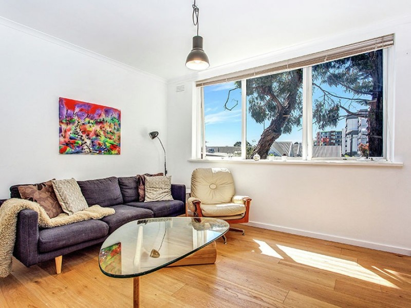 2/11 Egginton Street, Brunswick West VIC 3055