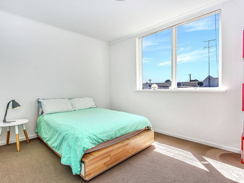 2/11 Egginton Street, Brunswick West VIC 3055