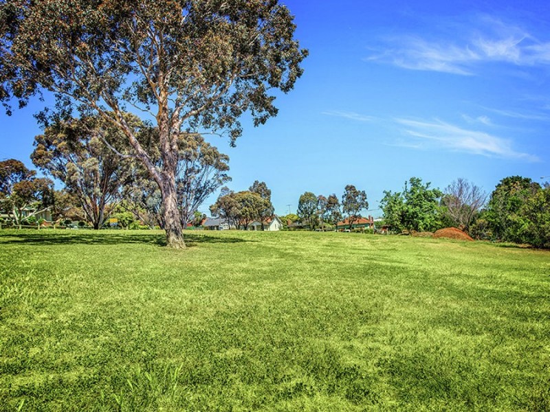 2/11 Egginton Street, Brunswick West VIC 3055