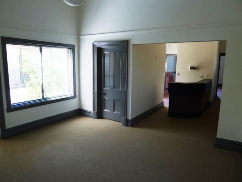 143 NAPIER STREET, Essendon VIC 3040