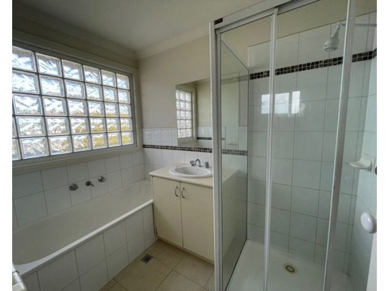 1/105 Marshall Road, Airport West VIC 3042