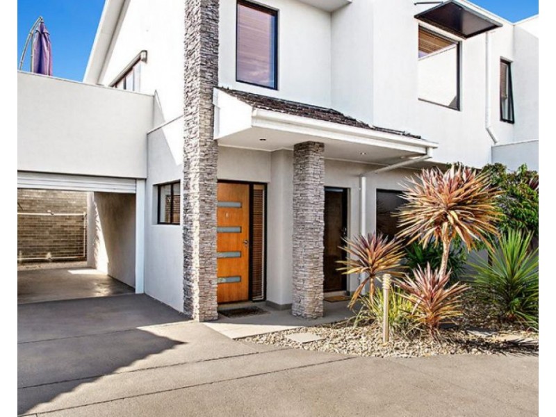 2/27 Mitchell Street, Brunswick VIC 3056