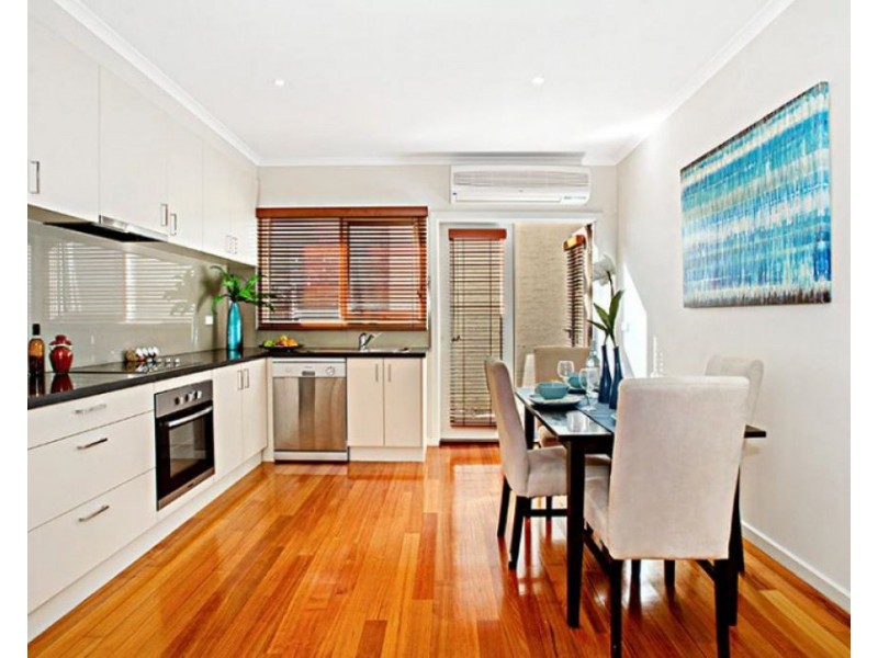2/27 Mitchell Street, Brunswick VIC 3056