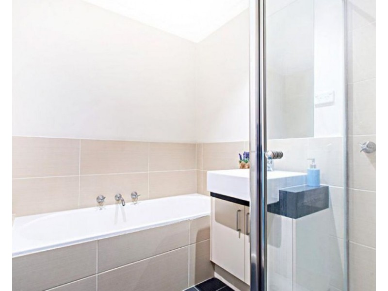 2/27 Mitchell Street, Brunswick VIC 3056