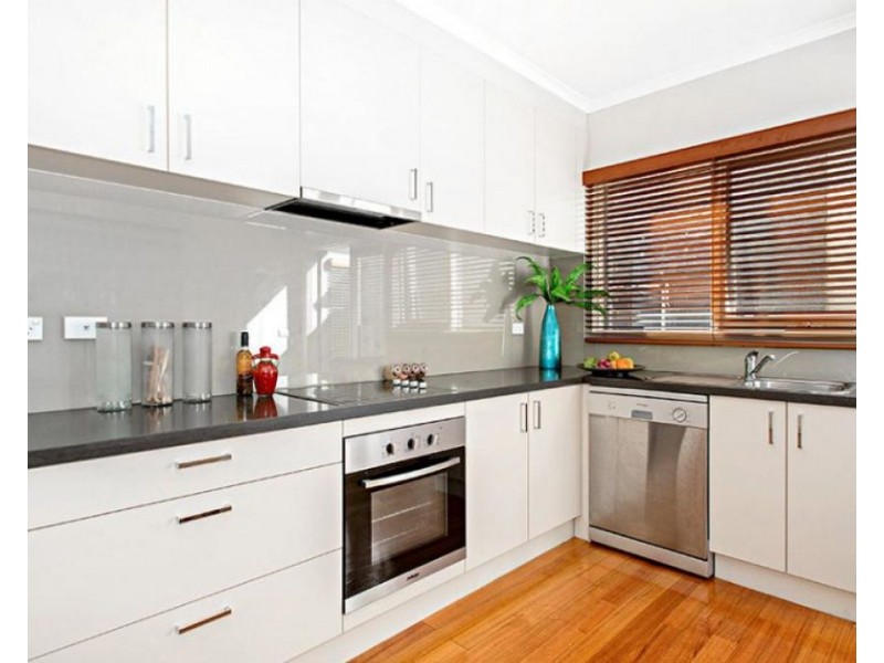 2/27 Mitchell Street, Brunswick VIC 3056