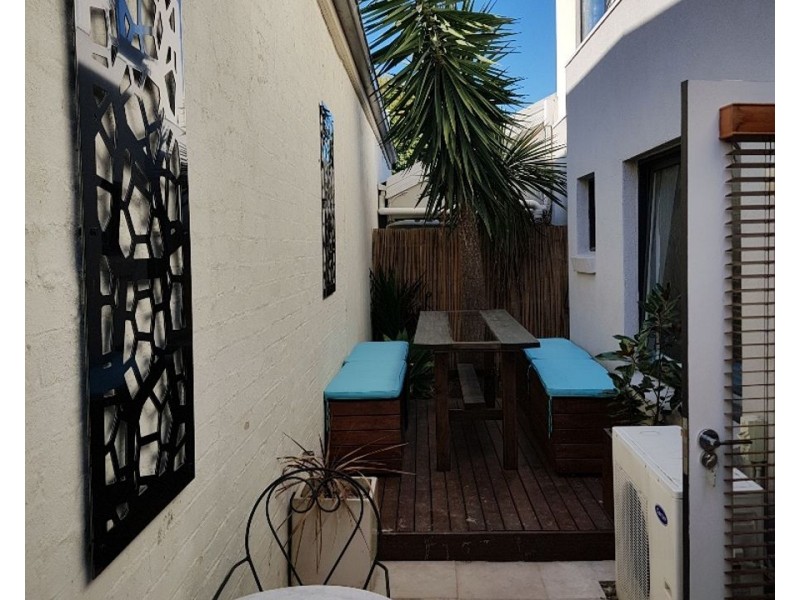 2/27 Mitchell Street, Brunswick VIC 3056