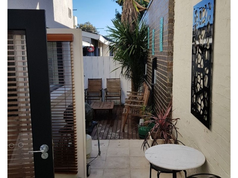 2/27 Mitchell Street, Brunswick VIC 3056