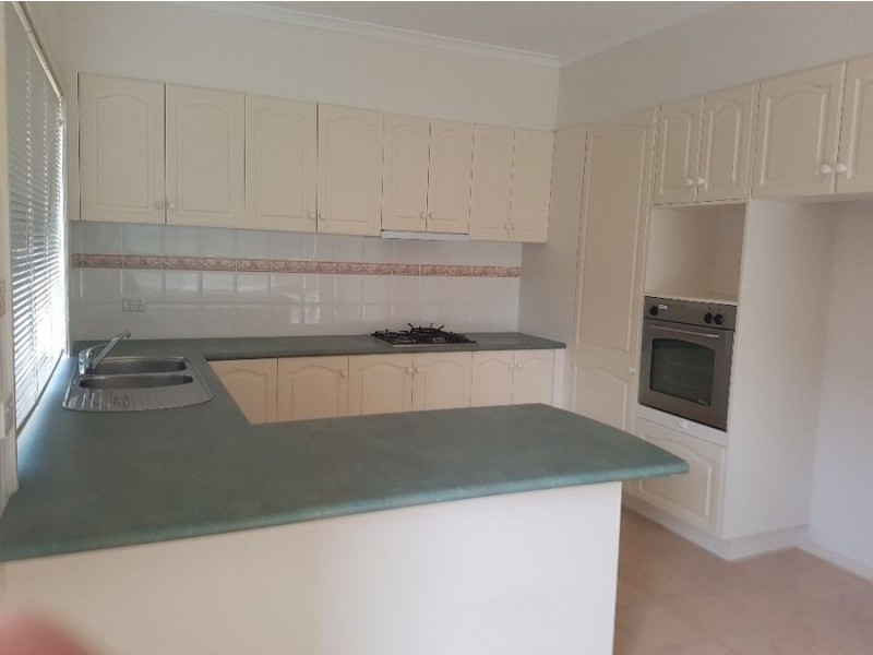 42 The Crest, Attwood VIC 3049