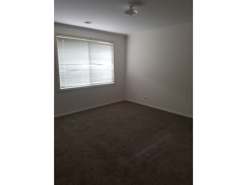 42 The Crest, Attwood VIC 3049