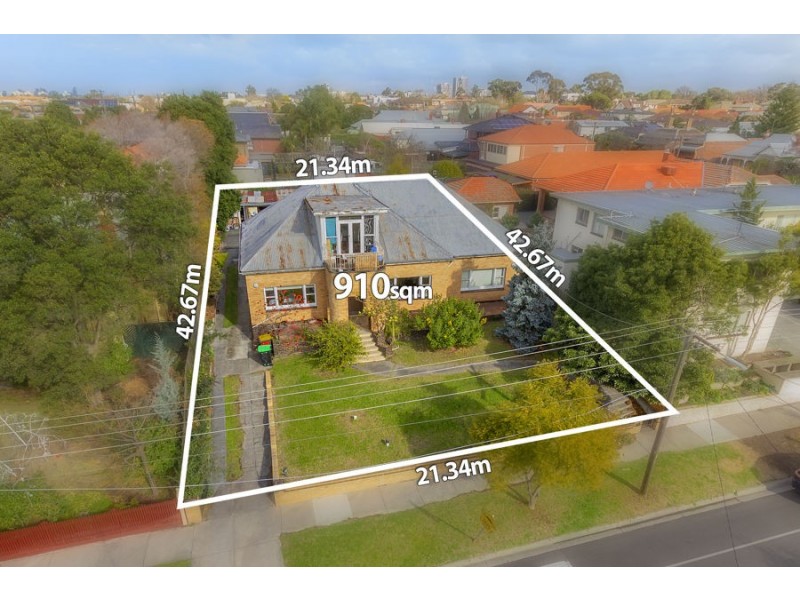 8 Vanberg Road, Essendon VIC 3040