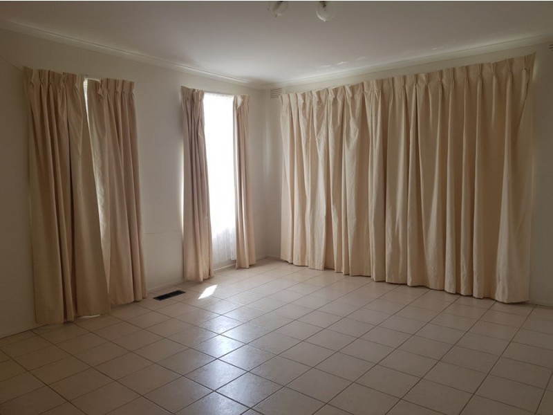 5 Lorraine Crescent, Jacana VIC 3047