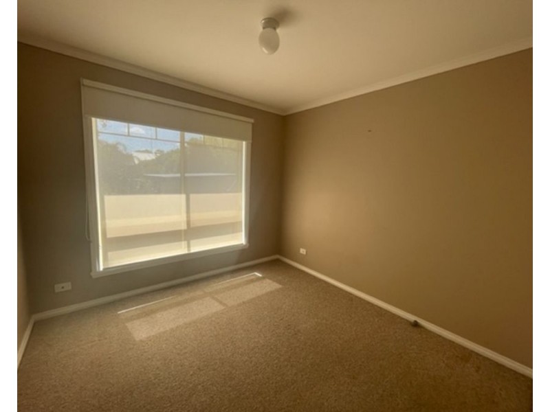 2/3 Hoban Avenue, Montmorency VIC 3094