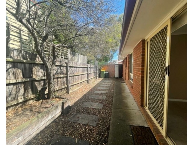 2/3 Hoban Avenue, Montmorency VIC 3094