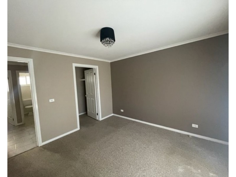 2/3 Hoban Avenue, Montmorency VIC 3094