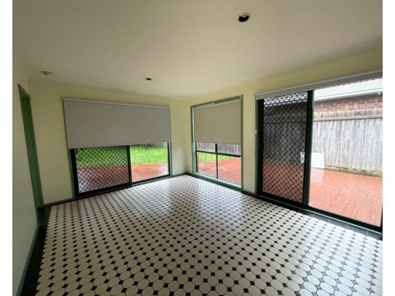 57 Rossiter Avenue, Roxburgh Park VIC 3064