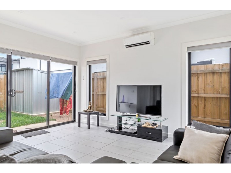 2/37 Latham Street, Werribee VIC 3030