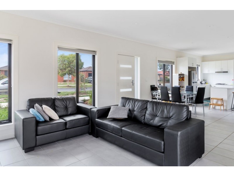 2/37 Latham Street, Werribee VIC 3030