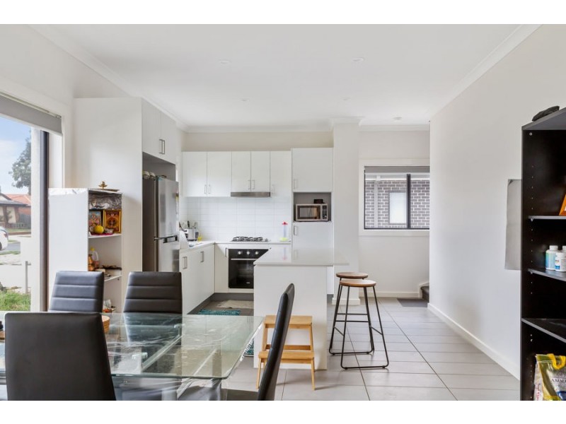 2/37 Latham Street, Werribee VIC 3030