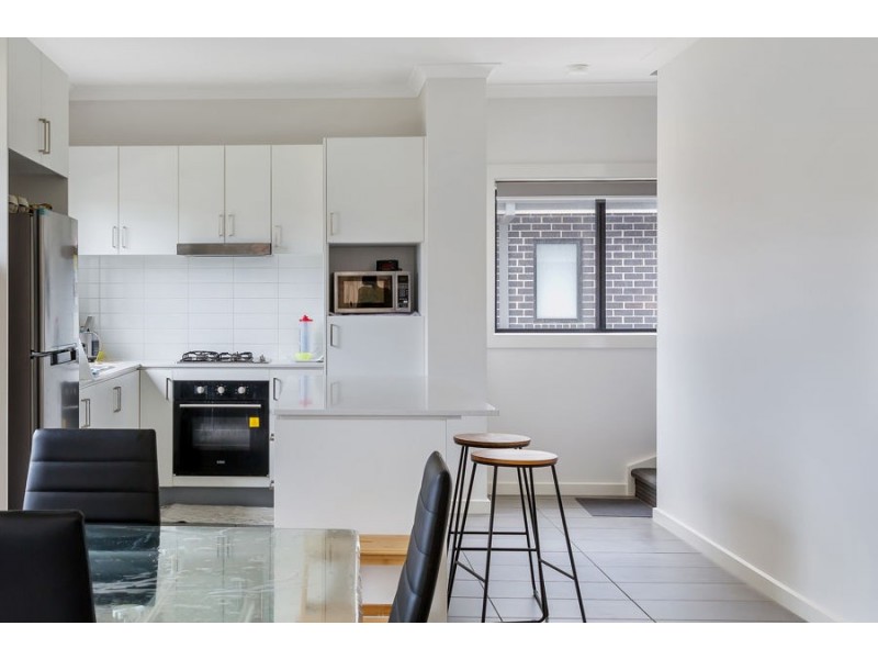 2/37 Latham Street, Werribee VIC 3030