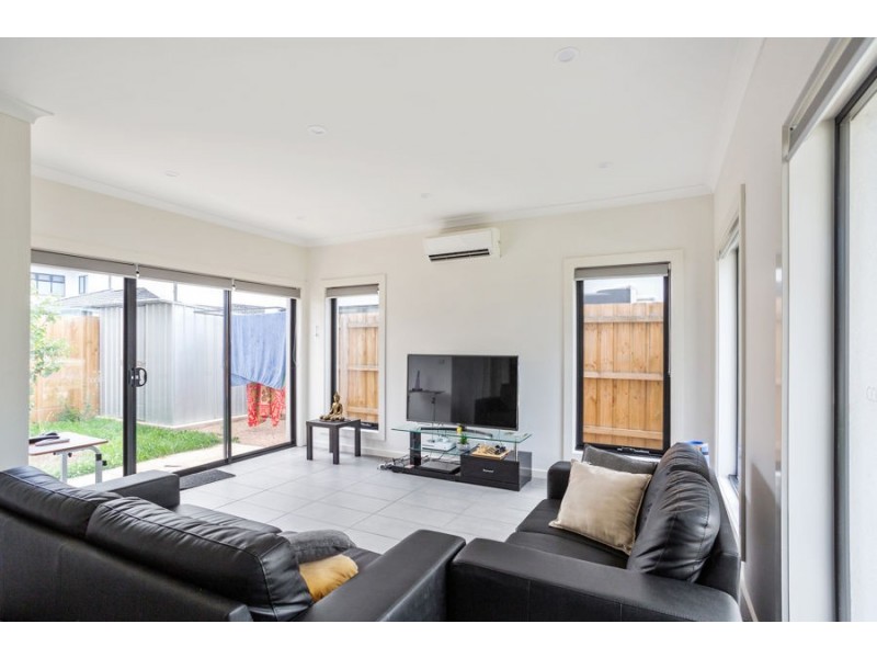 2/37 Latham Street, Werribee VIC 3030
