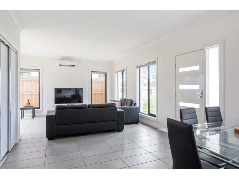 2/37 Latham Street, Werribee VIC 3030