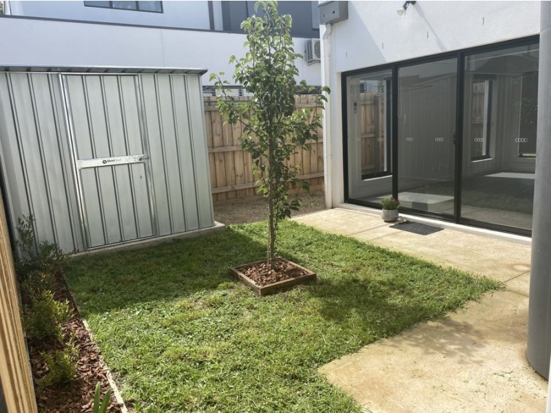 2/37 Latham Street, Werribee VIC 3030