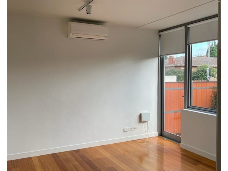 1/82 Blyth Street, Brunswick VIC 3056