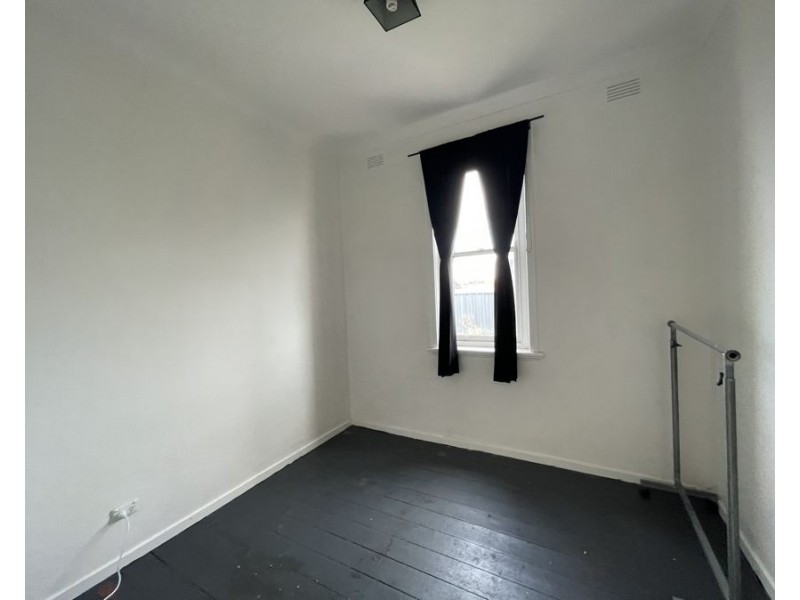 REAR/112 Bell Street, Coburg VIC 3058