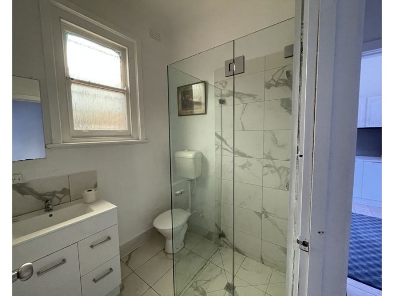 REAR/112 Bell Street, Coburg VIC 3058