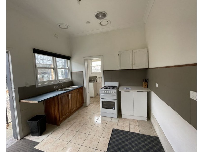 REAR/112 Bell Street, Coburg VIC 3058