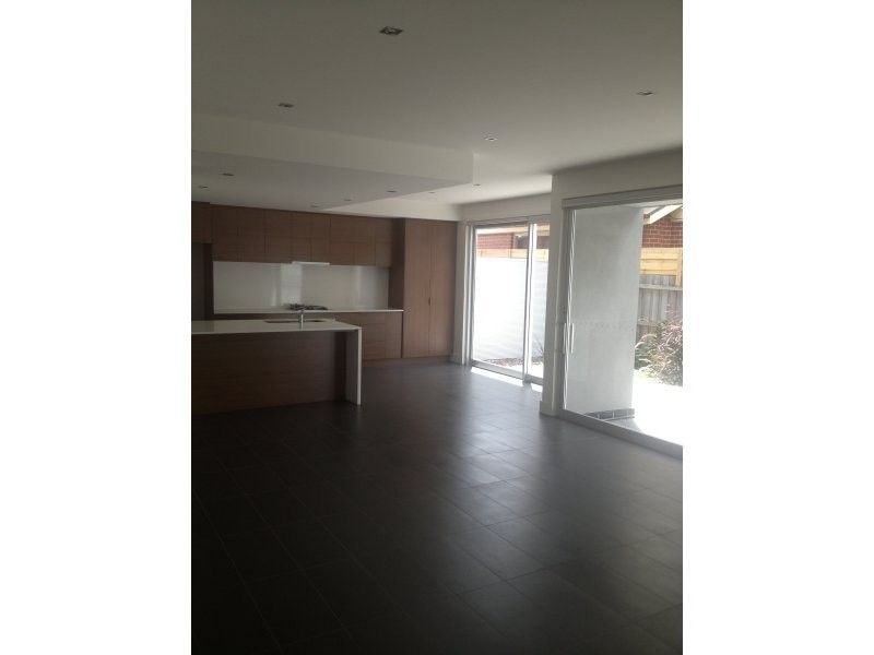 2/30 Loch Street, Coburg VIC 3058
