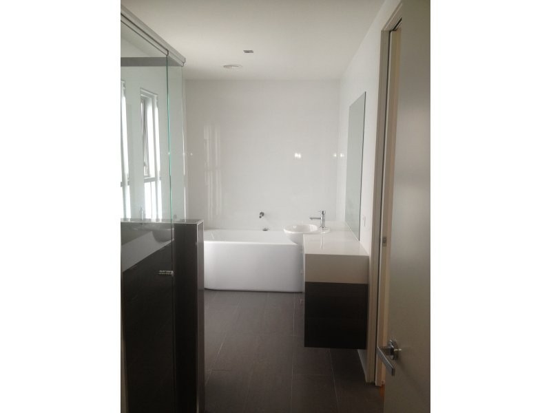 2/30 Loch Street, Coburg VIC 3058