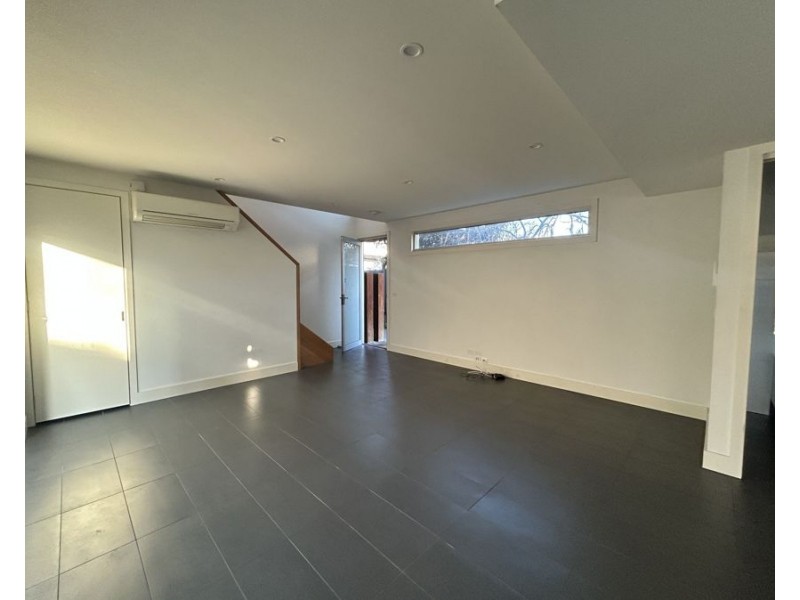 2/30 Loch Street, Coburg VIC 3058