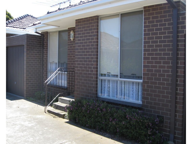 2/8 Birdwood Street, Reservoir VIC 3073