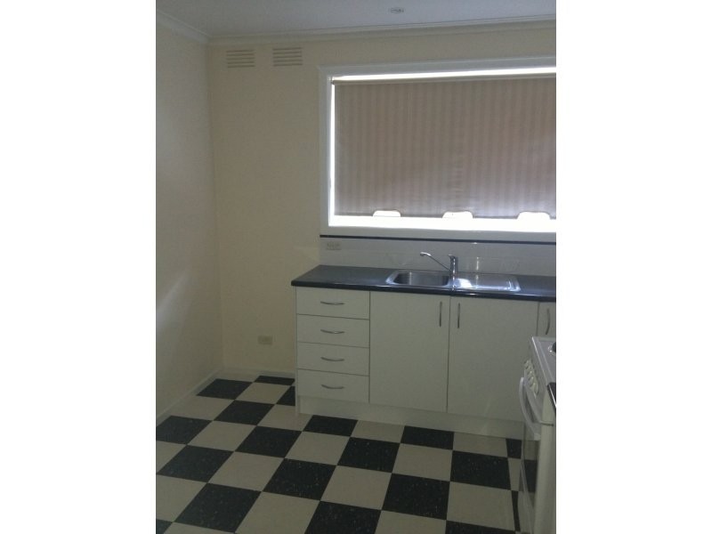 2/8 Birdwood Street, Reservoir VIC 3073