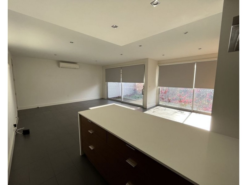 3/30 Loch Street, Coburg VIC 3058