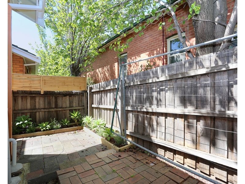 2/75 Lincoln Road, Essendon VIC 3040
