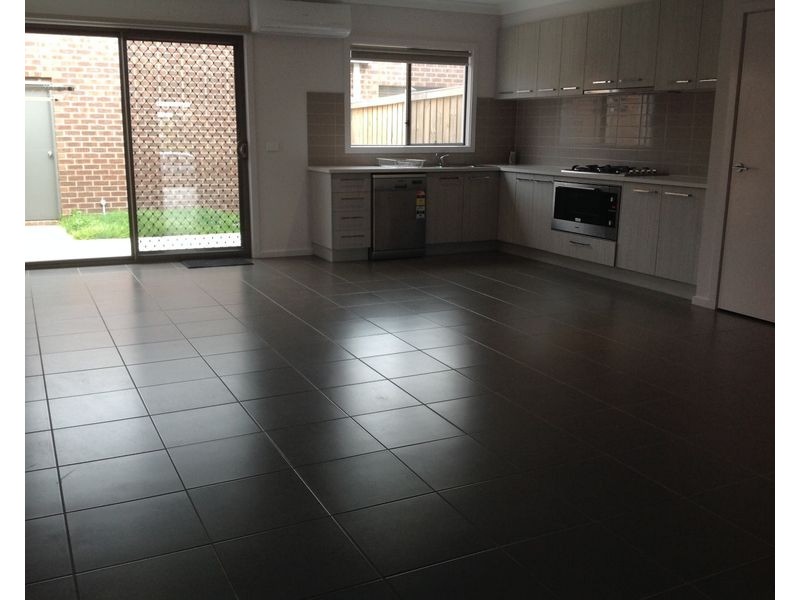 12 Rosette Parade, Mickleham VIC 3064