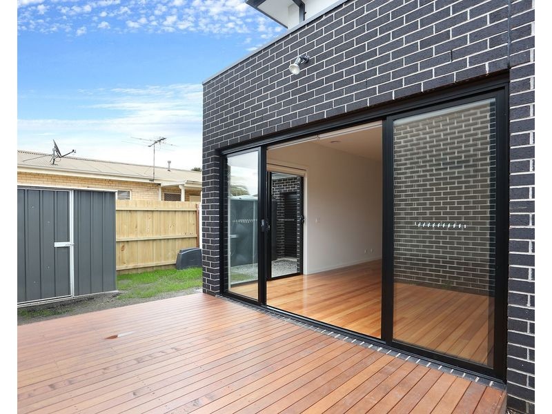 1/67 King Street, Airport West VIC 3042