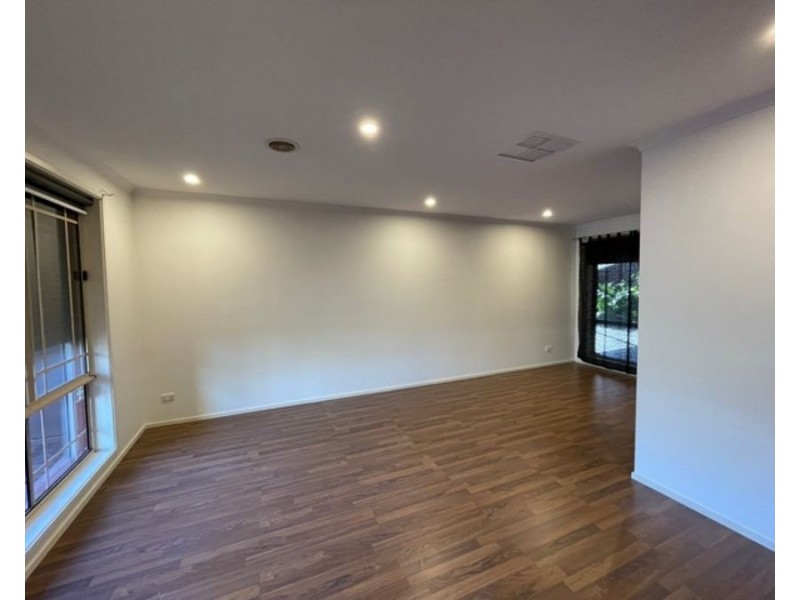 8 Healey Drive, Epping VIC 3076