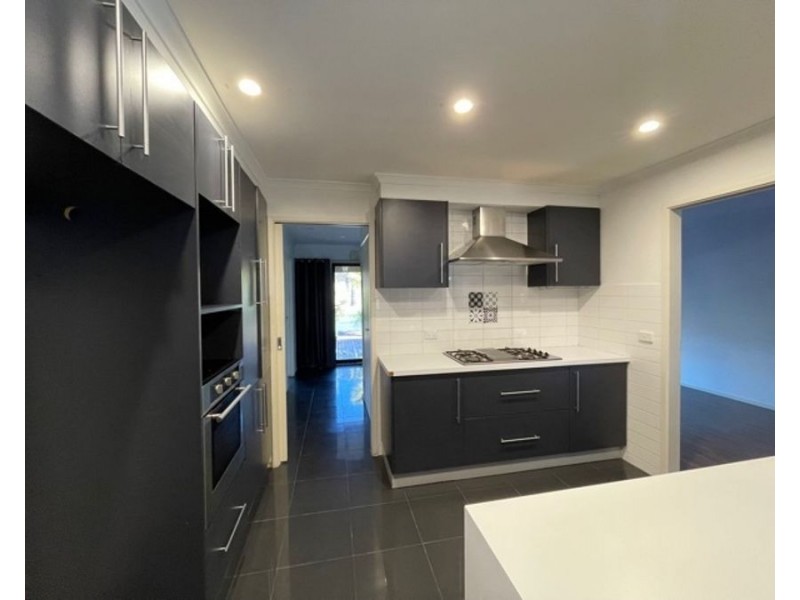 8 Healey Drive, Epping VIC 3076