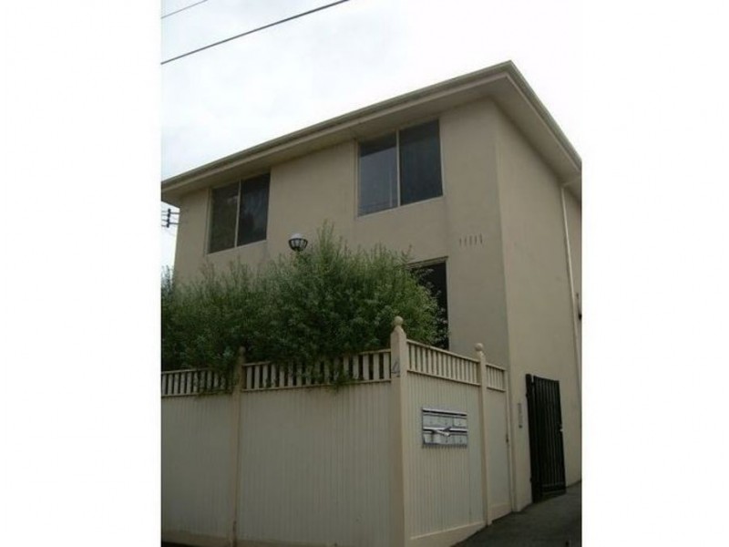 4/4 Irvine Avenue, Brunswick West VIC 3055