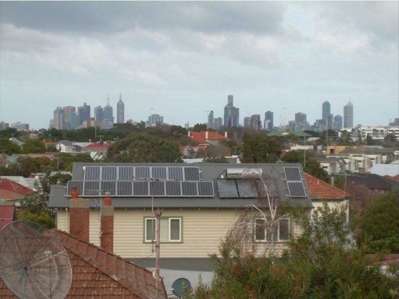 4/4 Irvine Avenue, Brunswick West VIC 3055