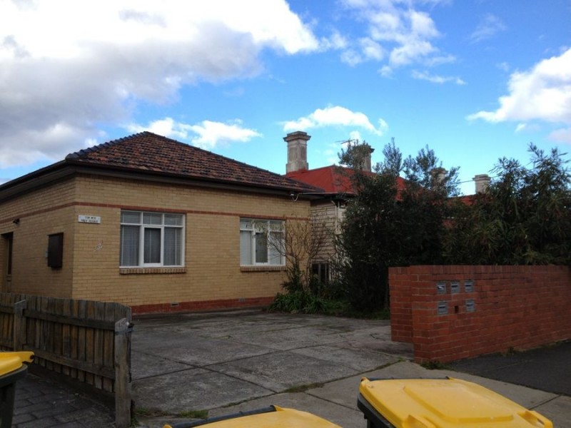 1/64 DeCarle Street, Brunswick VIC 3056