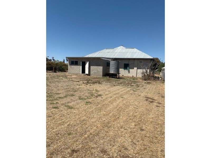 11 Carr Street, Woomelang VIC 3485