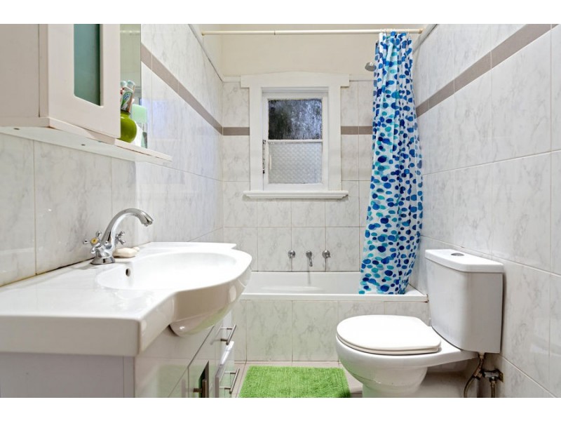 15a Darlington Grove, Coburg VIC 3058