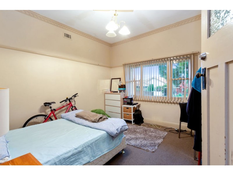 15a Darlington Grove, Coburg VIC 3058